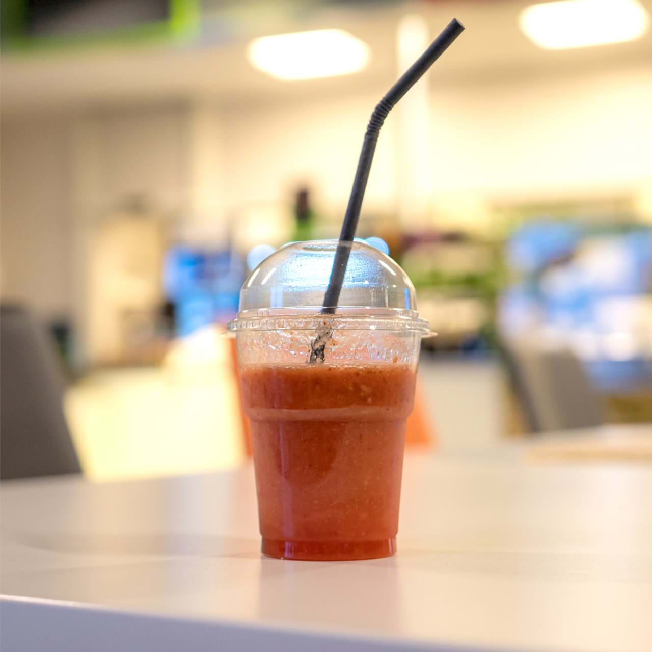 INSPIRIAs signatur-smoothie med sugerør