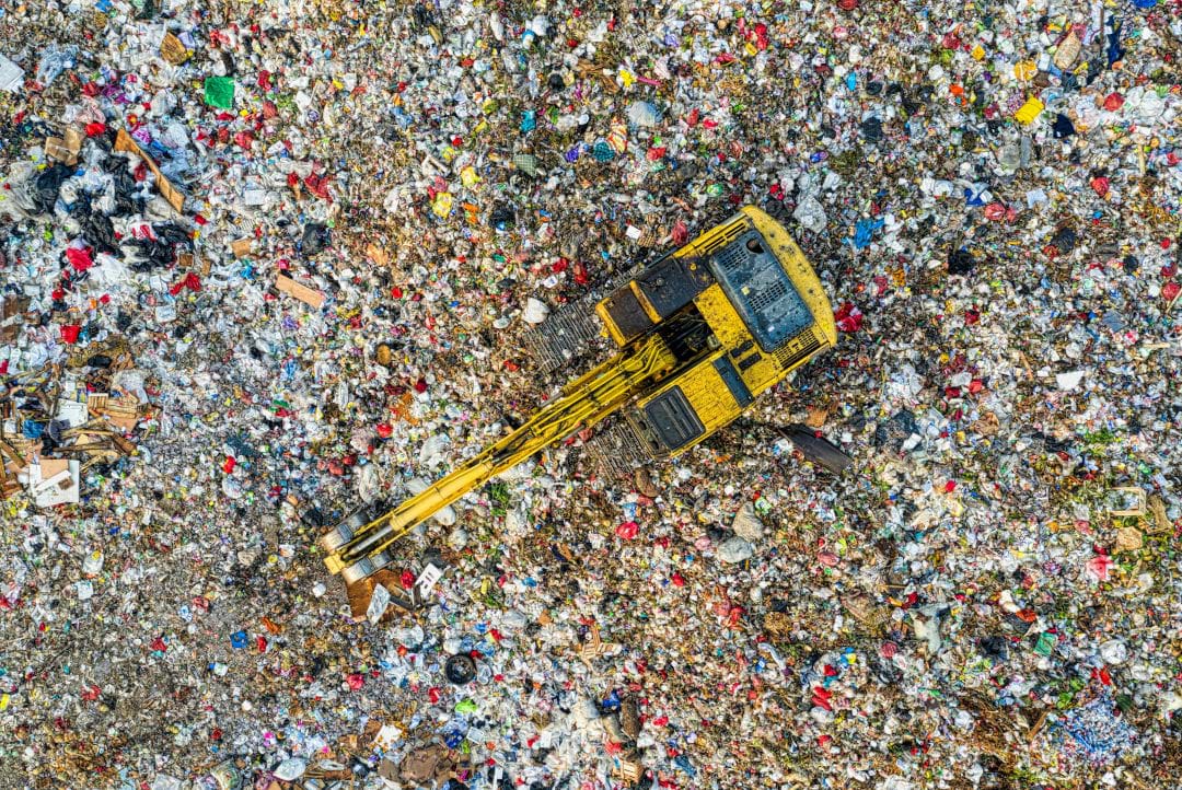 Foto: Tom Fisk: https://www.pexels.com/photo/bird-s-eye-view-of-landfill-3181031/